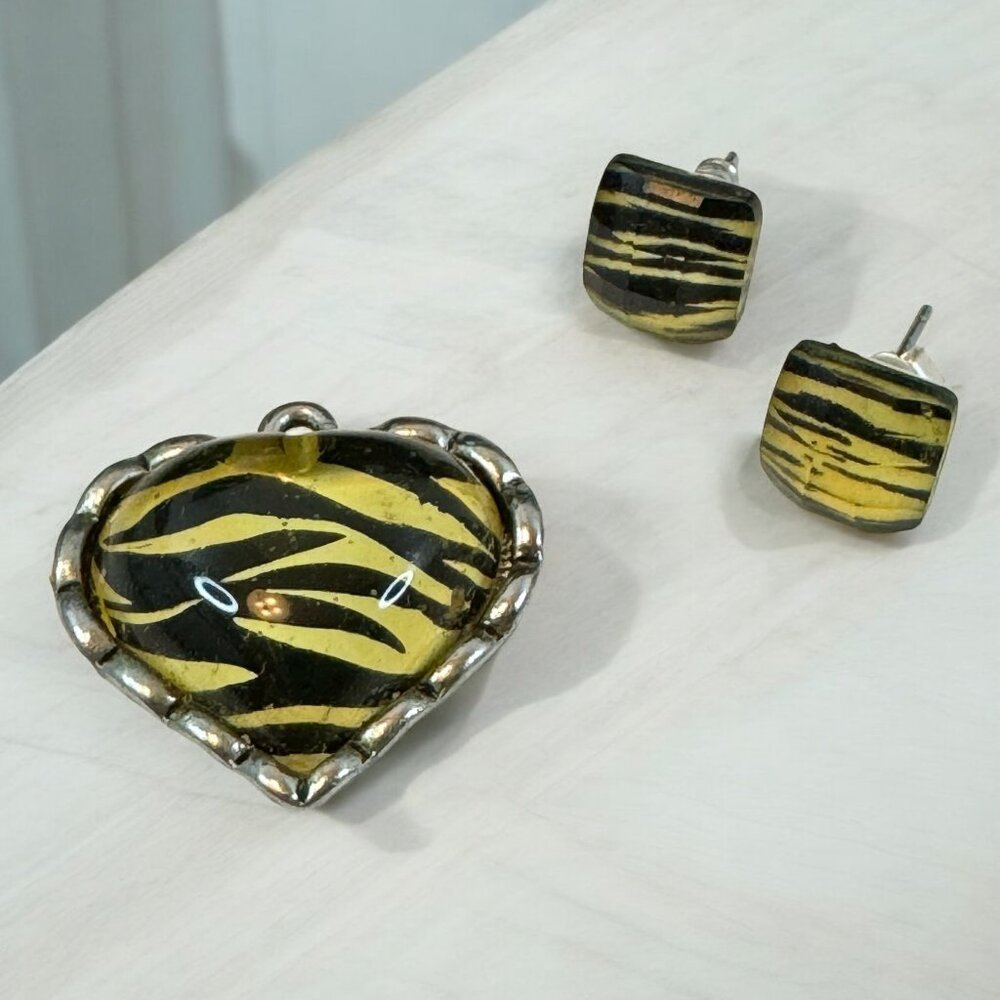 Costume Fashion Jewelry Set Pendant and Pierced Earrings Heart Zebra Print Glass
